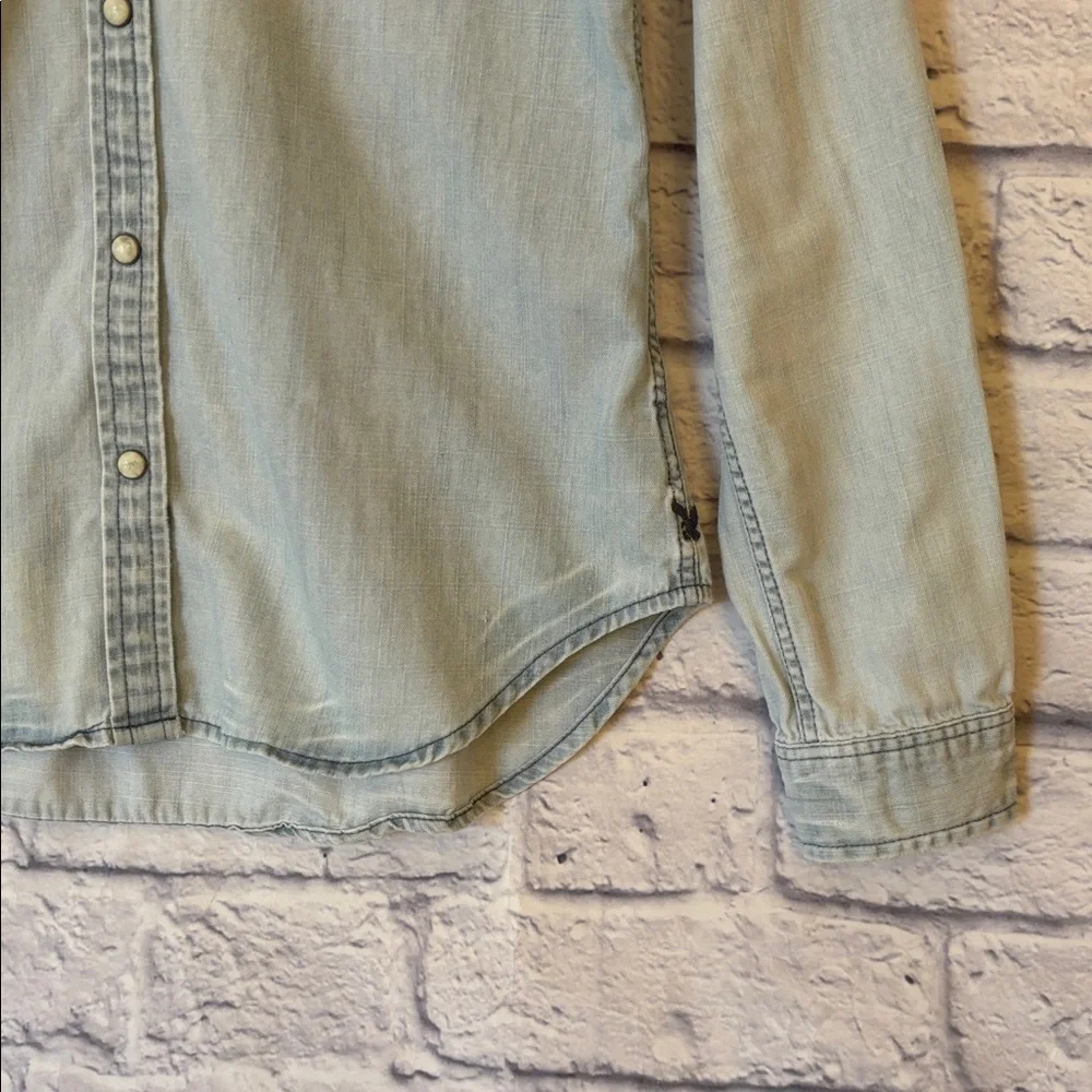 American Eagle Denim Button Down Shirt Long Sleeve Light Blue Slim Fit Small